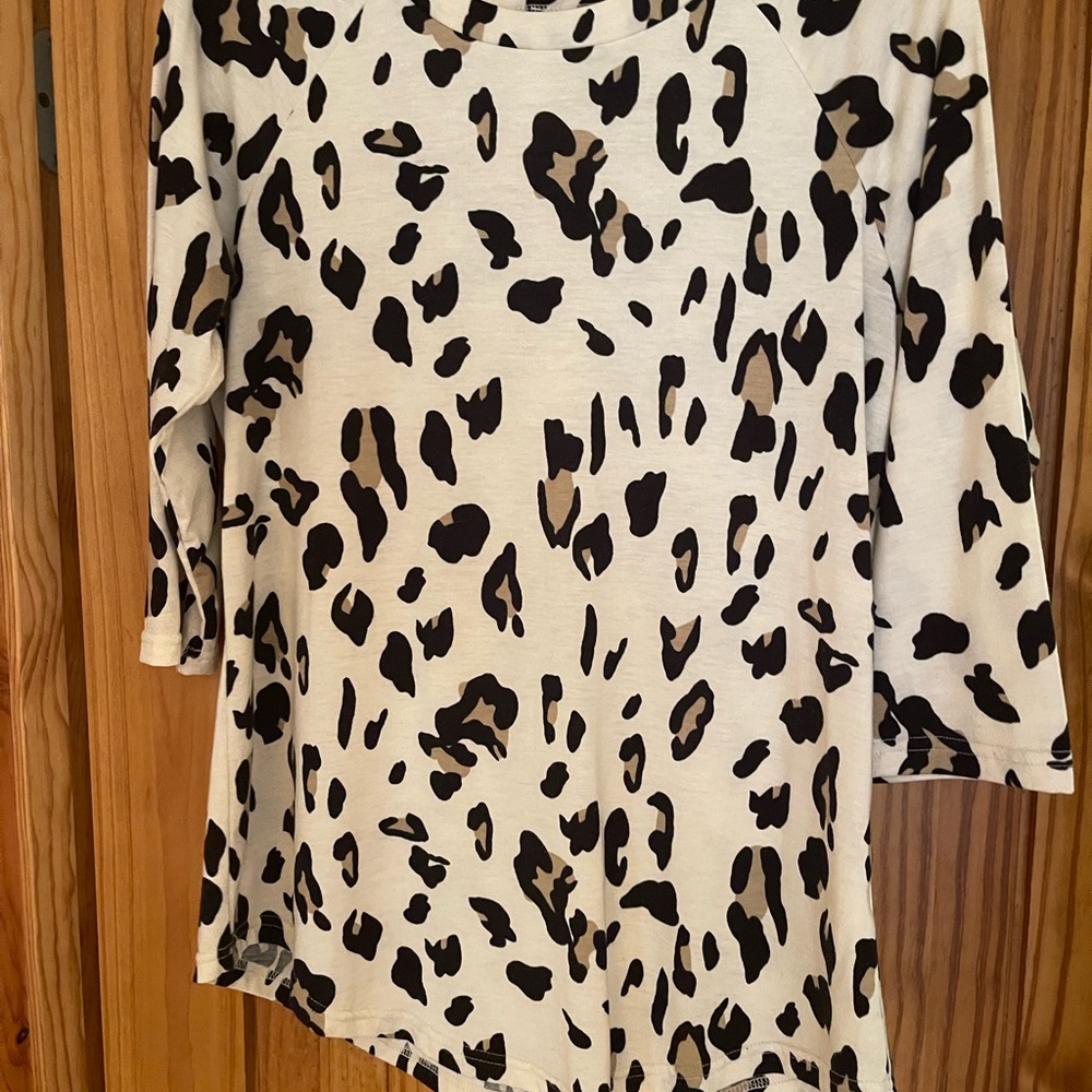 NWOT small leopard print long sleeve shirt